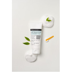 Нейтральна пінка для вмивання обличчя pH Balancing Cleansing Foam