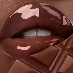 Олія для губ Gisou Honey Infused Lip Oil Milky Mocha 8 ml